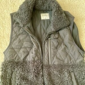 Abercrombie & Fitch Soft A&F Womens XS Black Quilted Sherpa Fleece Vest